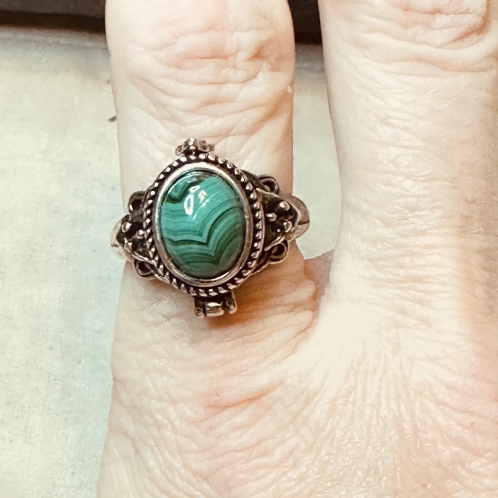 Silver Tone Malachite Poison Ring Oval Stone Vintage 40$